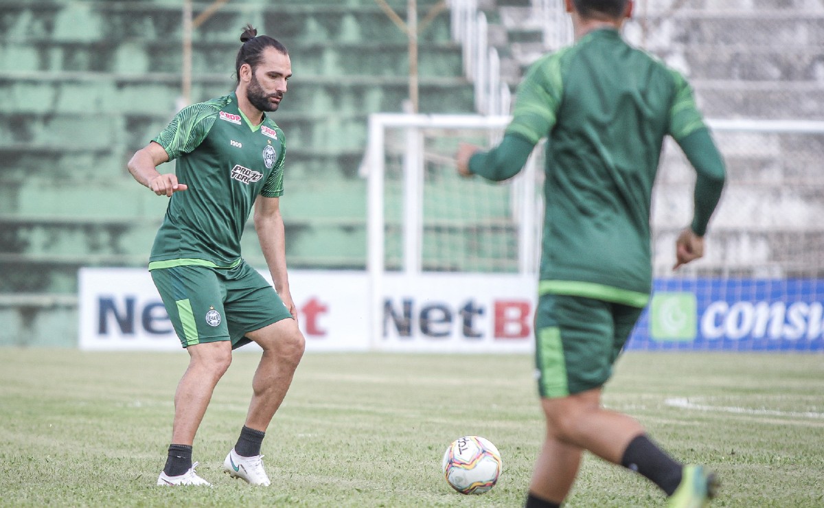 Léo Gamalho, em treinamento do Coritiba