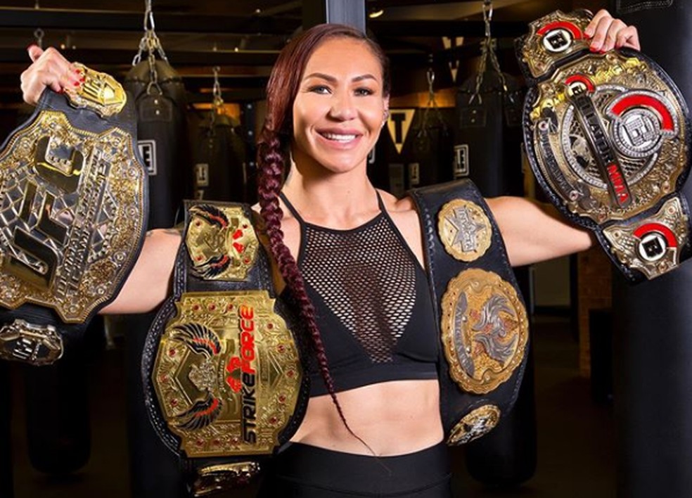 Cyborg fatura salário recorde no PFL; saiba quanto ela já ganhou pelos cinturões