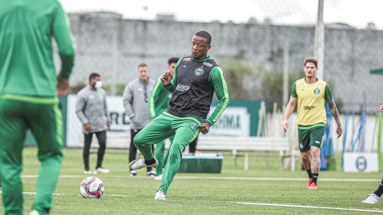 Willaim Alves, em treino do Coritiba, que perdeu Rafinha