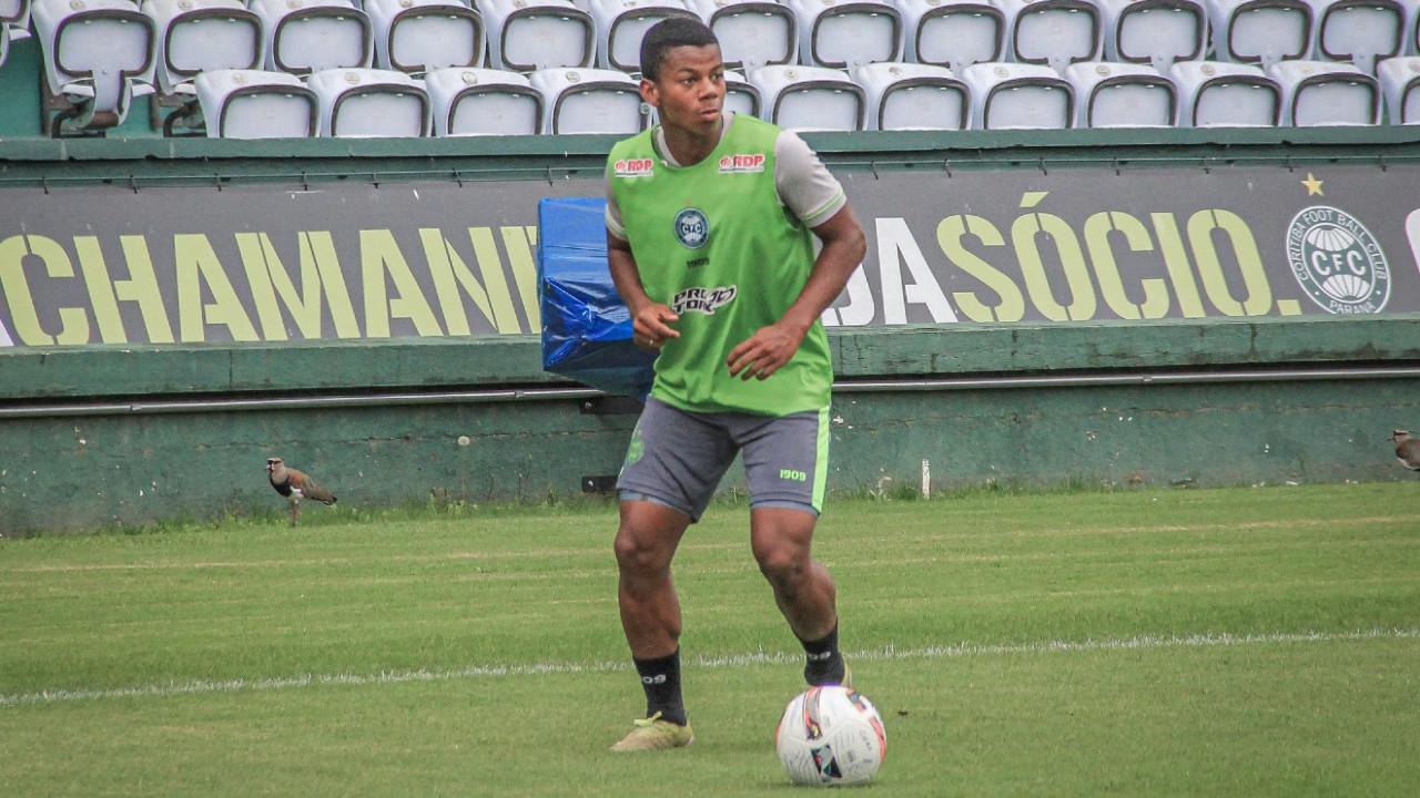 Lateral Diogo, em treino do Coritiba