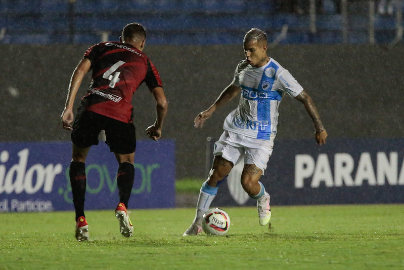 Lance do time de aspirantes do Ahtletico contra o Londrina