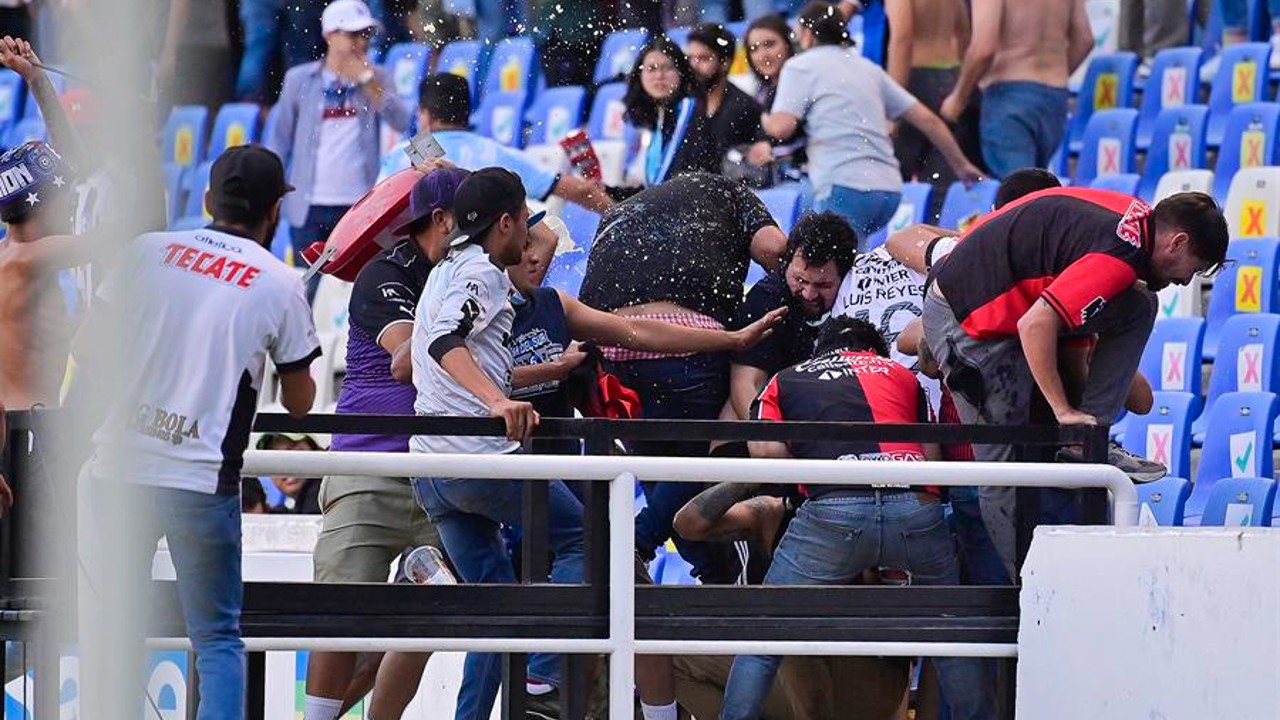 Dez homens são presos por briga em estádio que deixou 26 feridos