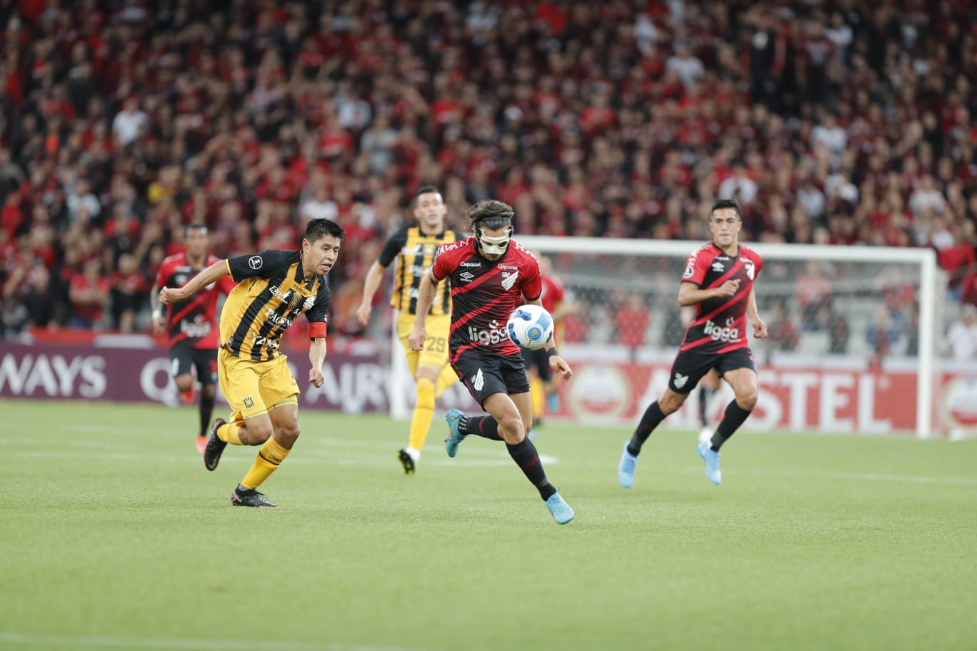 Canobbio, em jogo do Athletico pela Libertadores