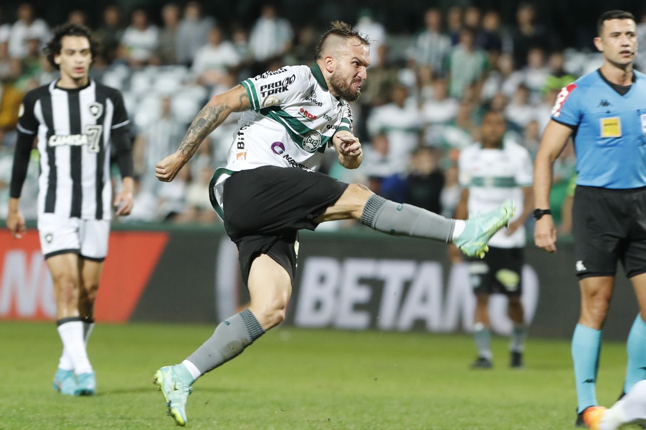 Willian Farias em ação pelo Coritiba