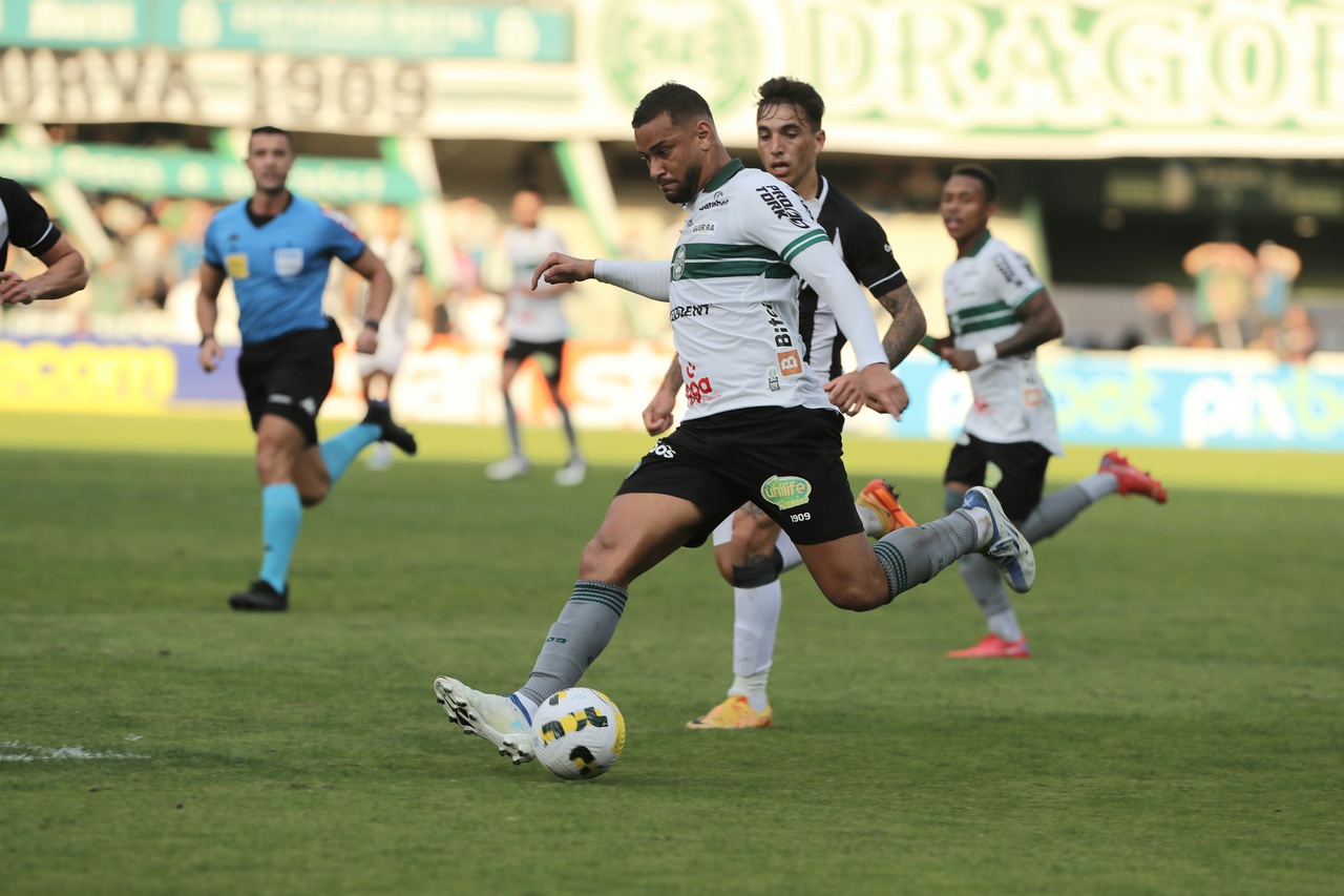 Thonny Anderson em ação em Coritiba x Botafogo