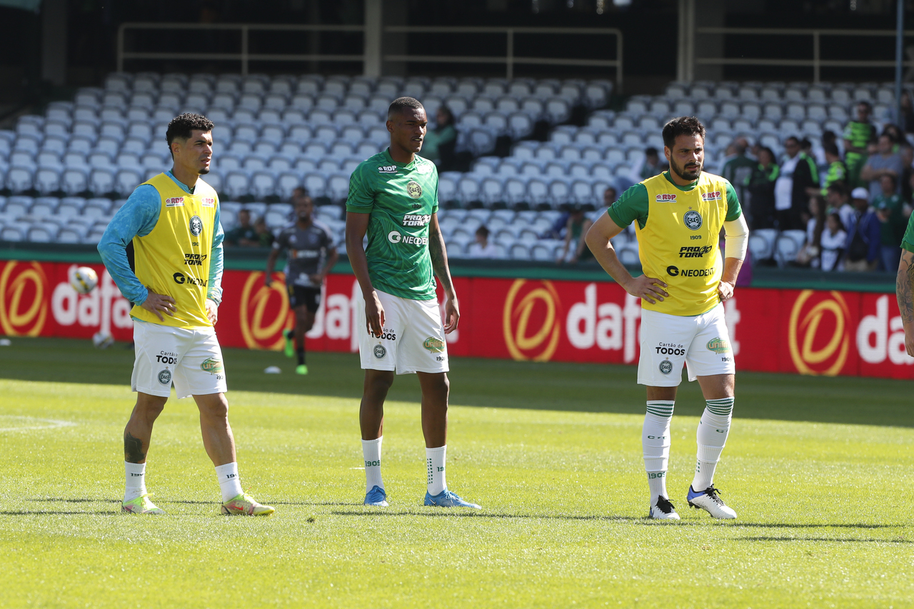 Egídio, Matheus Alexandre e Guillermo em treino do Coritiba