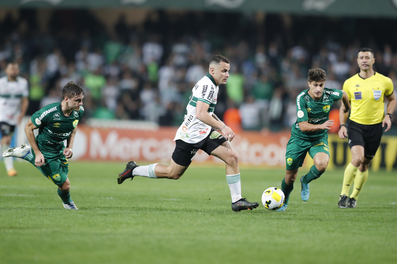 Lance de Coritiba x Cuiabá