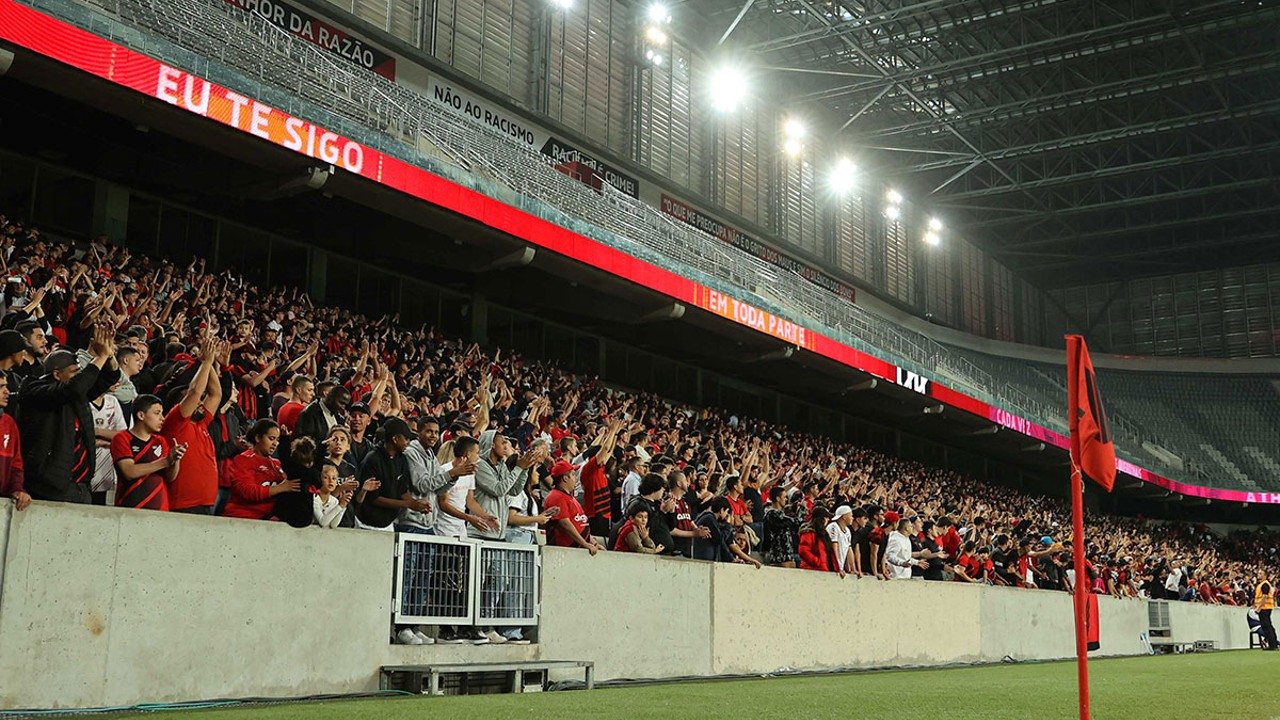 Torcida do Athletico na Arena