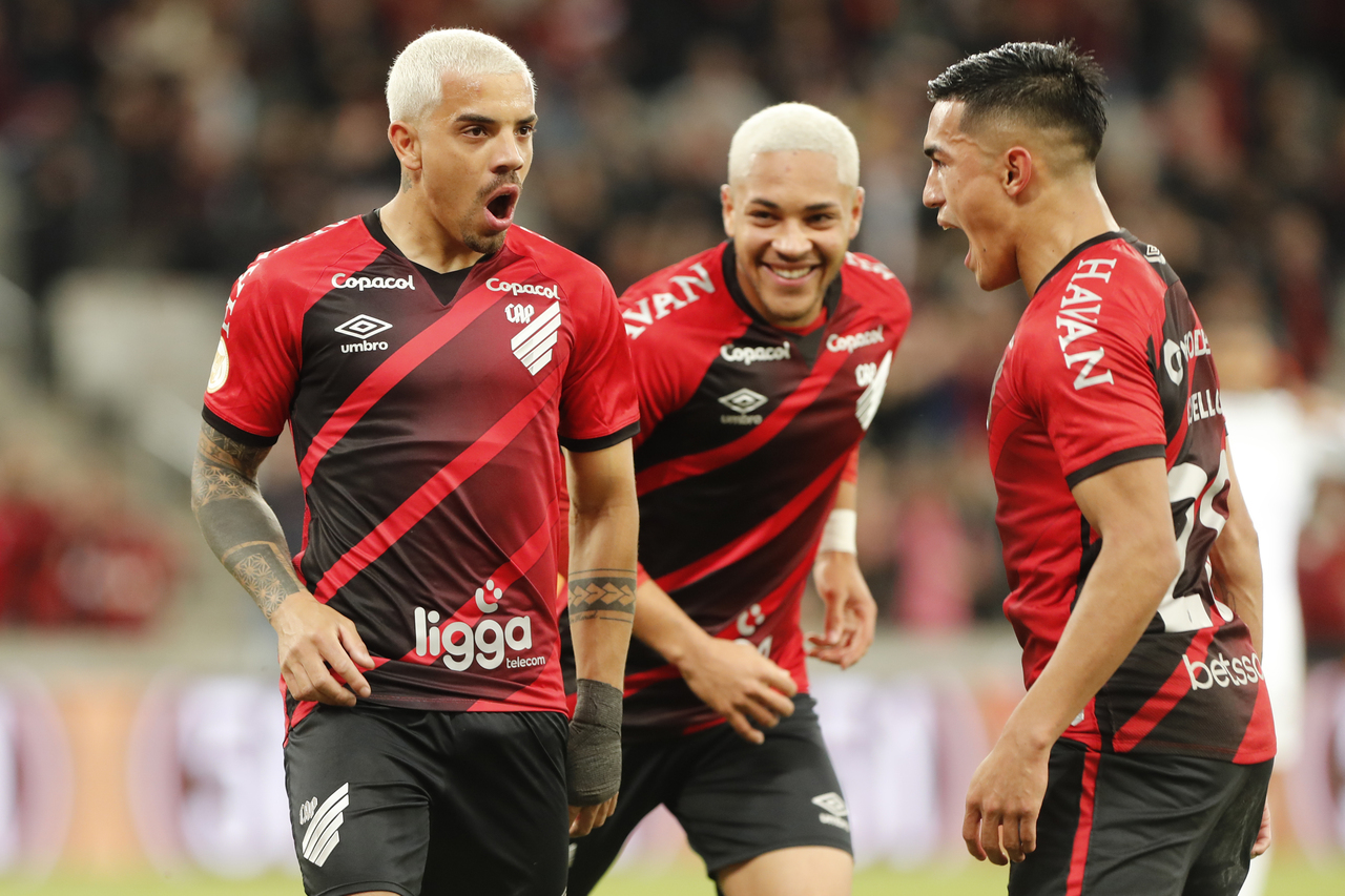 Terans, Vitor Roque e Cuello, jogadores do Athletico