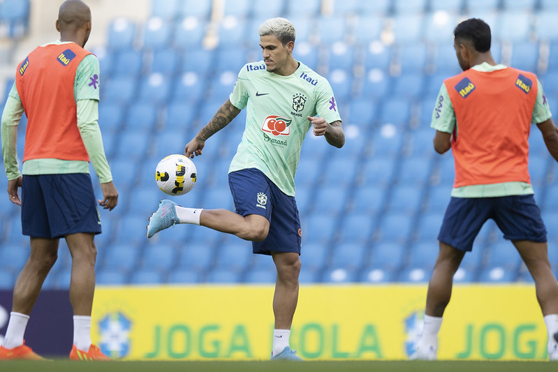 Pedro em treino da seleção brasileira