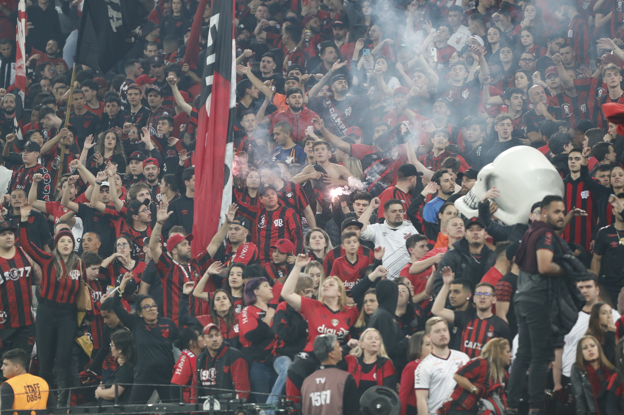 Torcida do Athletico na Arena