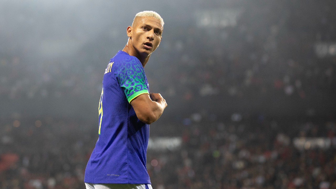 Richarlison comemora gol pela seleção brasileira contra a Tunísia