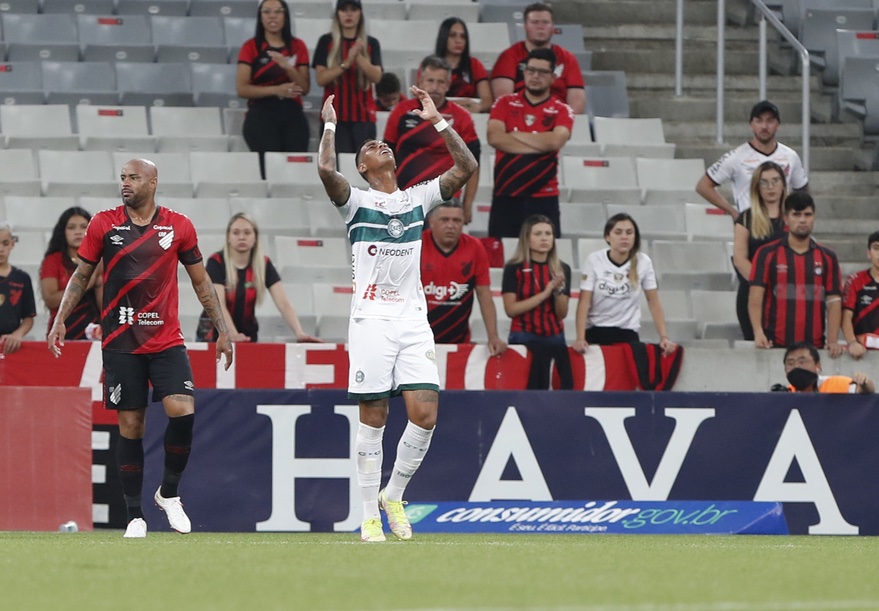 Manga e Thiago Heleno Coritiba Athletico