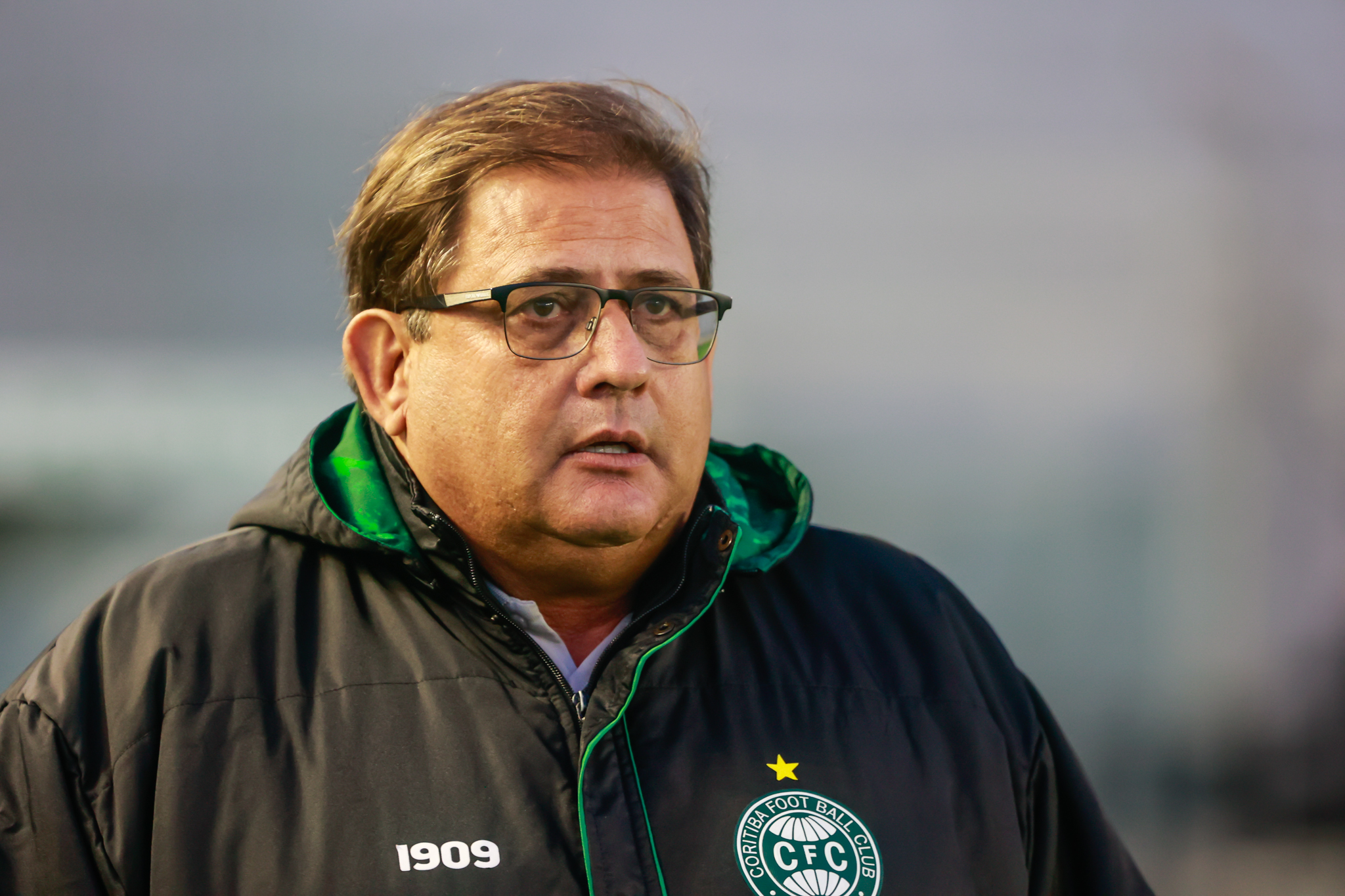 Técnico Guto Ferreira no jogo contra o Juventude