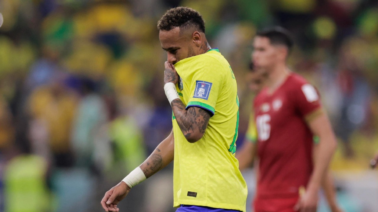 Neymar sai lesionado do jogo