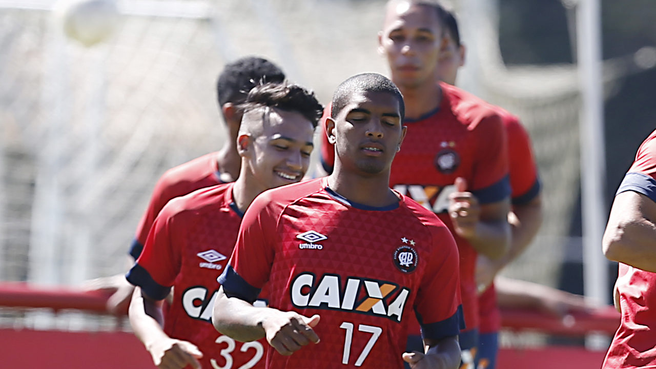 Após ato de indisciplina e multa, Jajá é emprestado pelo Athletico ao  lanterna do Campeonato Russo, athletico-pr