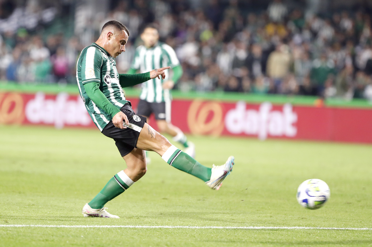 Bruno Gomes, do Coritiba, é desfalque contra o Corinthians.