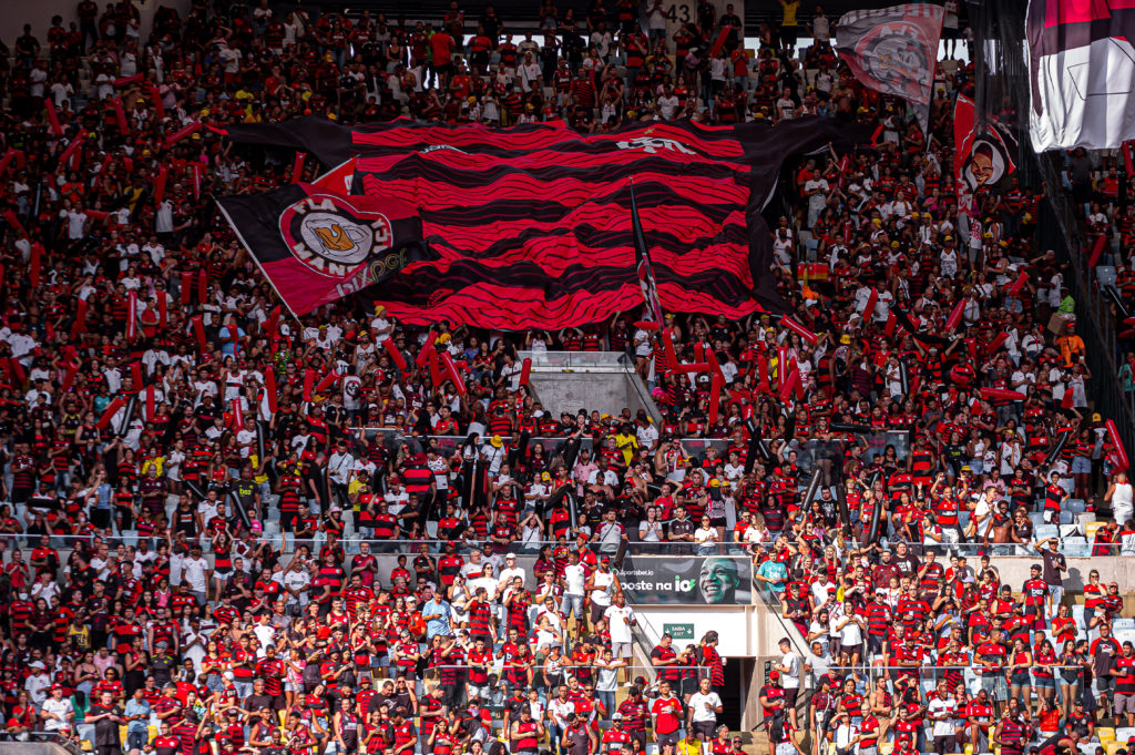 Flamengo e São Paulo tem maior renda da história do futebol brasileiro;  torcida vaia anúncio