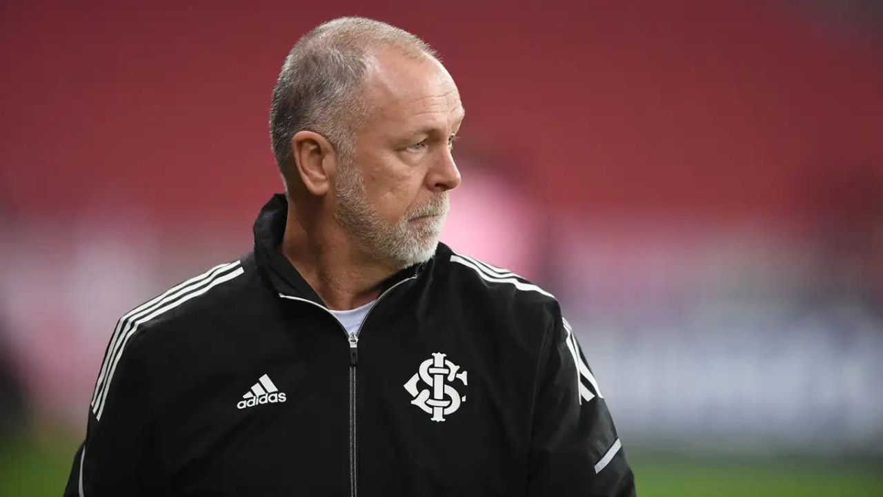 Mano Menezes acerta com Corinthians; contrato vai até 2025