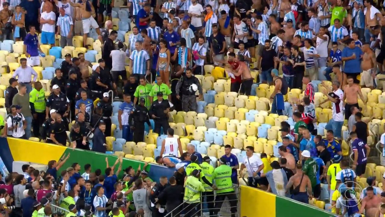 Confusão no Maracanã interrompe jogo entre Brasil e Argentina
