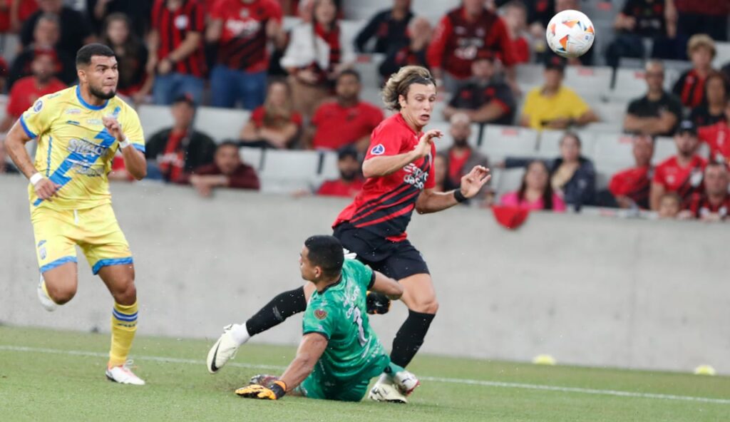 Canobbio em Athletico x Rayo Zuliano