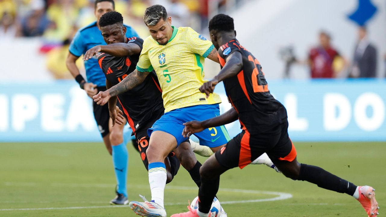 Brasil empata com a Colômbia, passa em segundo e vai pegar o Uruguai nas quartas