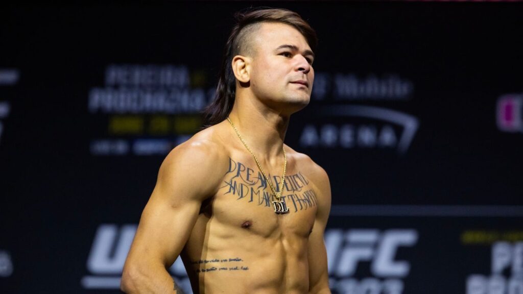 Diego Lopes na pesagem do UFC 303. Foto: Icon sport