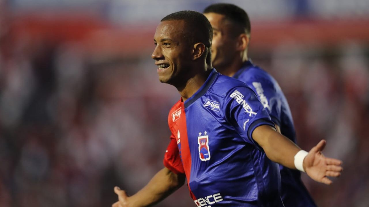  Com gol no último minuto, Paraná larga na frente do Rio Branco na final 