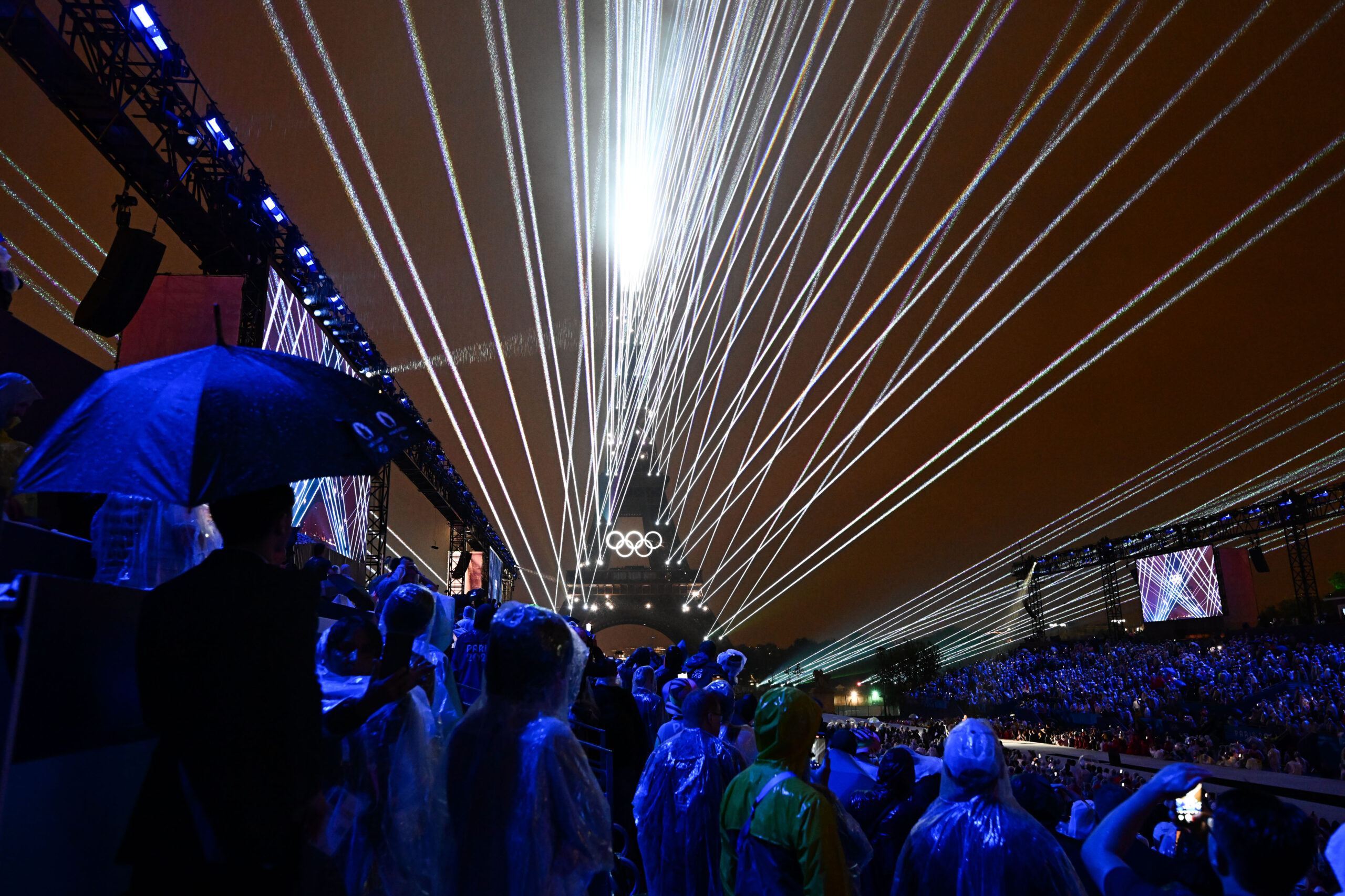 Cerimônia de abertura de Paris 2024 supera dificuldades, mas perde brilho com chuva; veja fotos