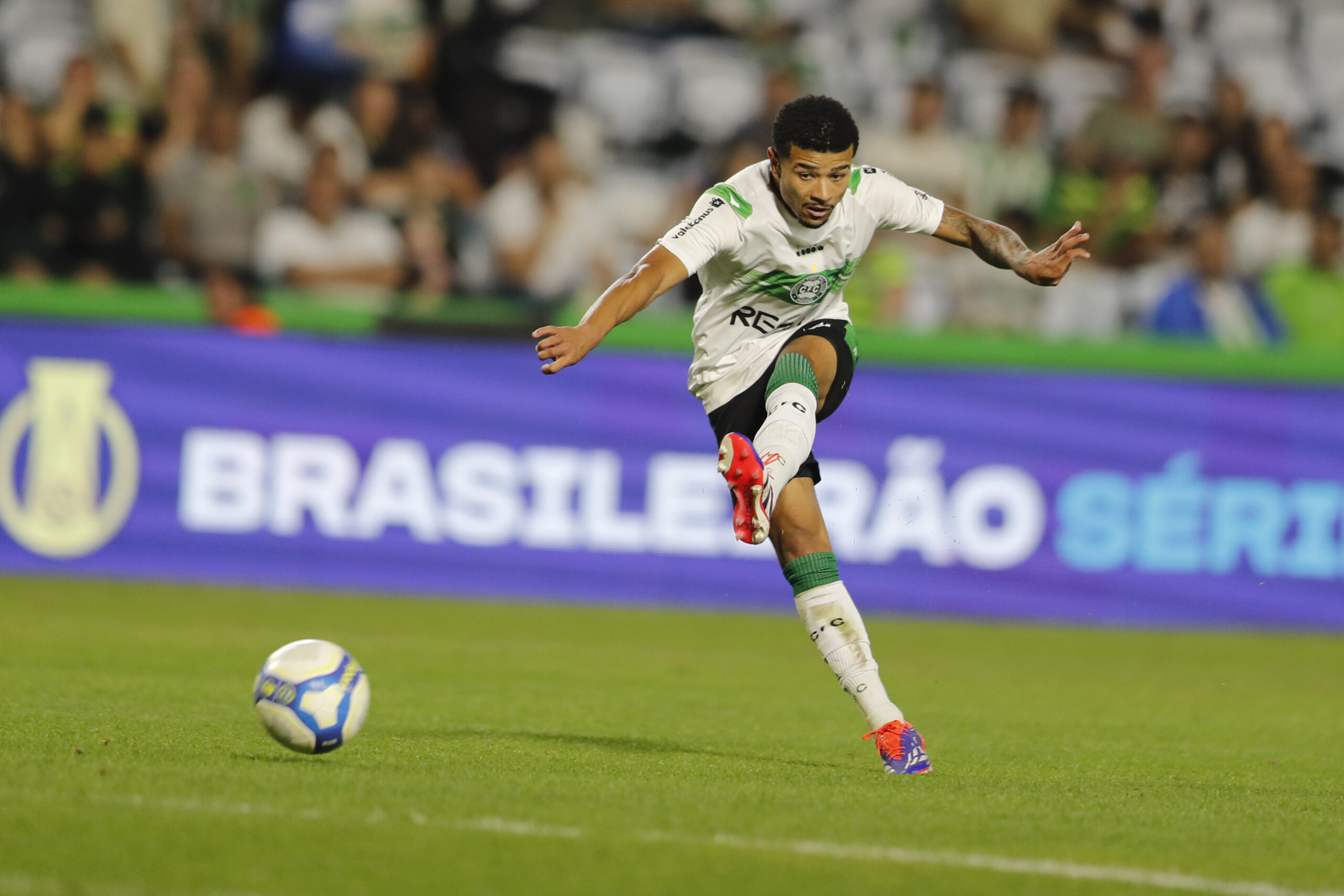  Coritiba x Ponte Preta: confira as escalações prováveis da partida 