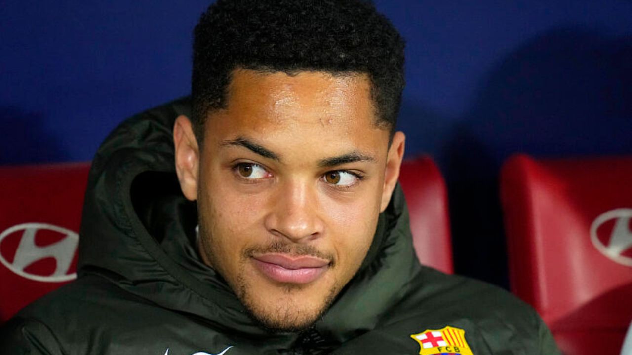  Vitor Roque é criticado na Espanha após chance como titular do Barcelona 