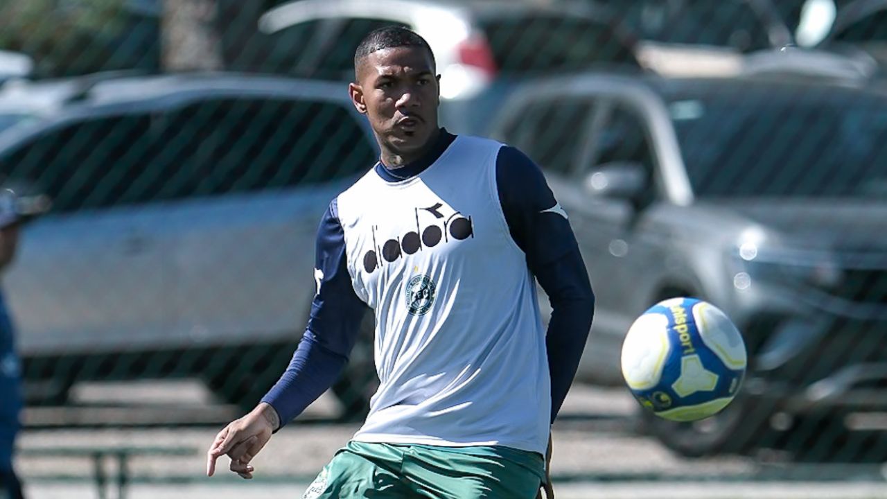  Reforço do Coritiba sai no BID, é relacionado e pode estrear contra Brusque; veja provável time 