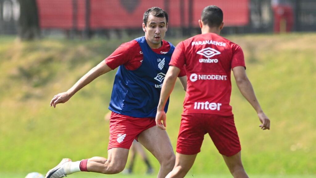 Pablo volta aos treinos após lesão, e Athletico se prepara para decisão contra o Vasco