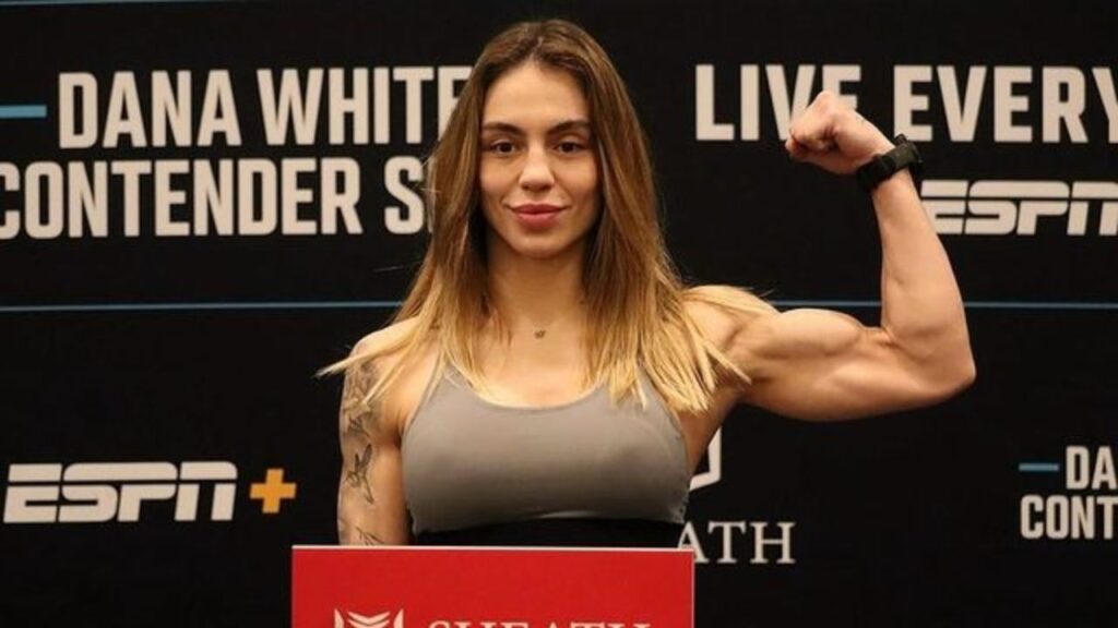 Paranaense impressiona Dana White e ganha contrato no UFC