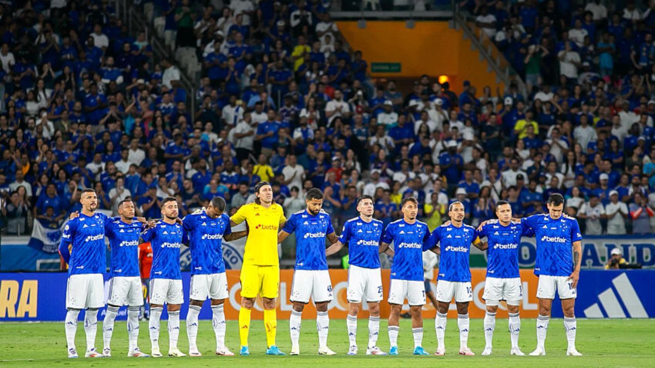  Cruzeiro demite treinador e acerta com campeão da Libertadores 