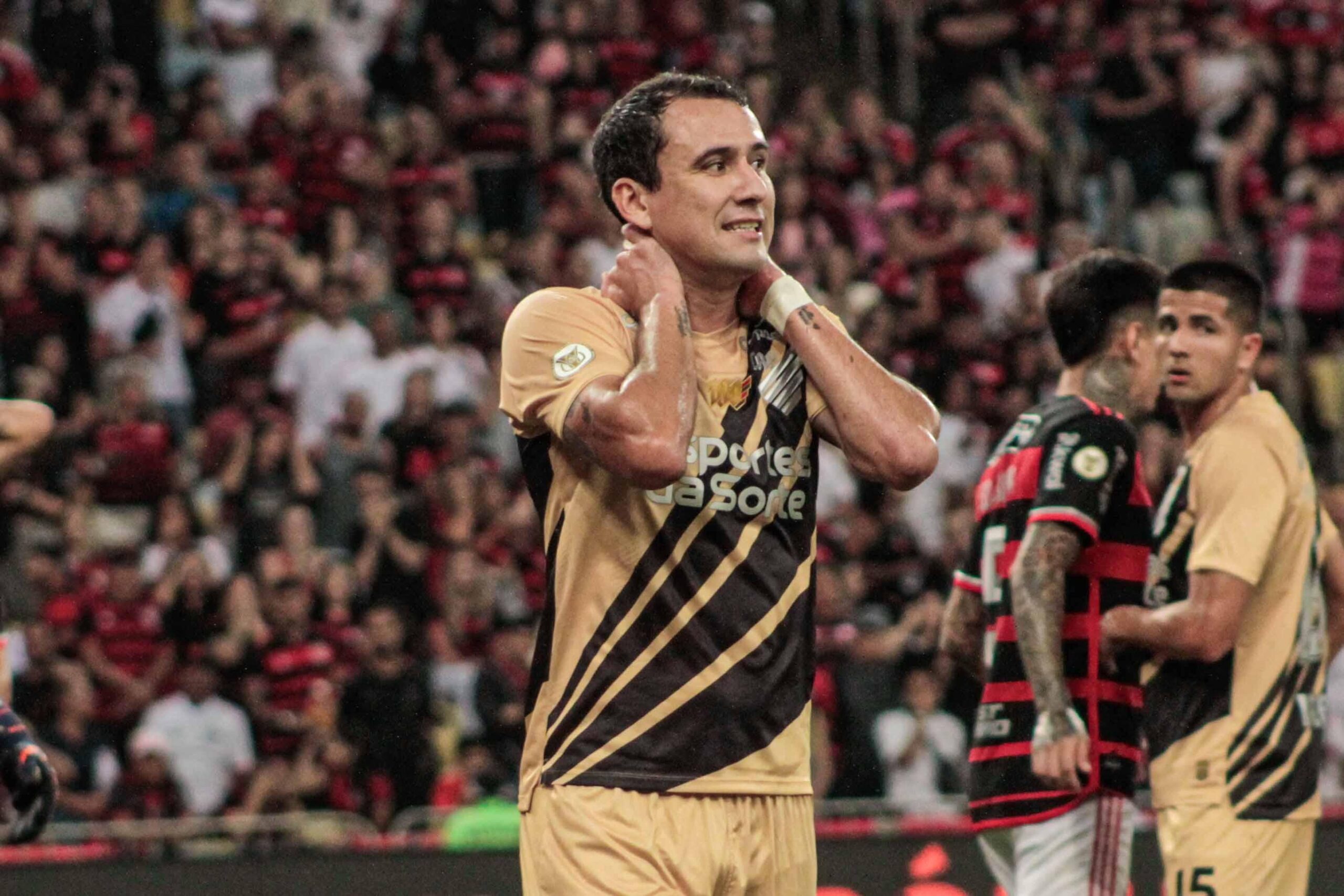  Athletico perde para o Flamengo e chega a oito rodadas sem vencer 