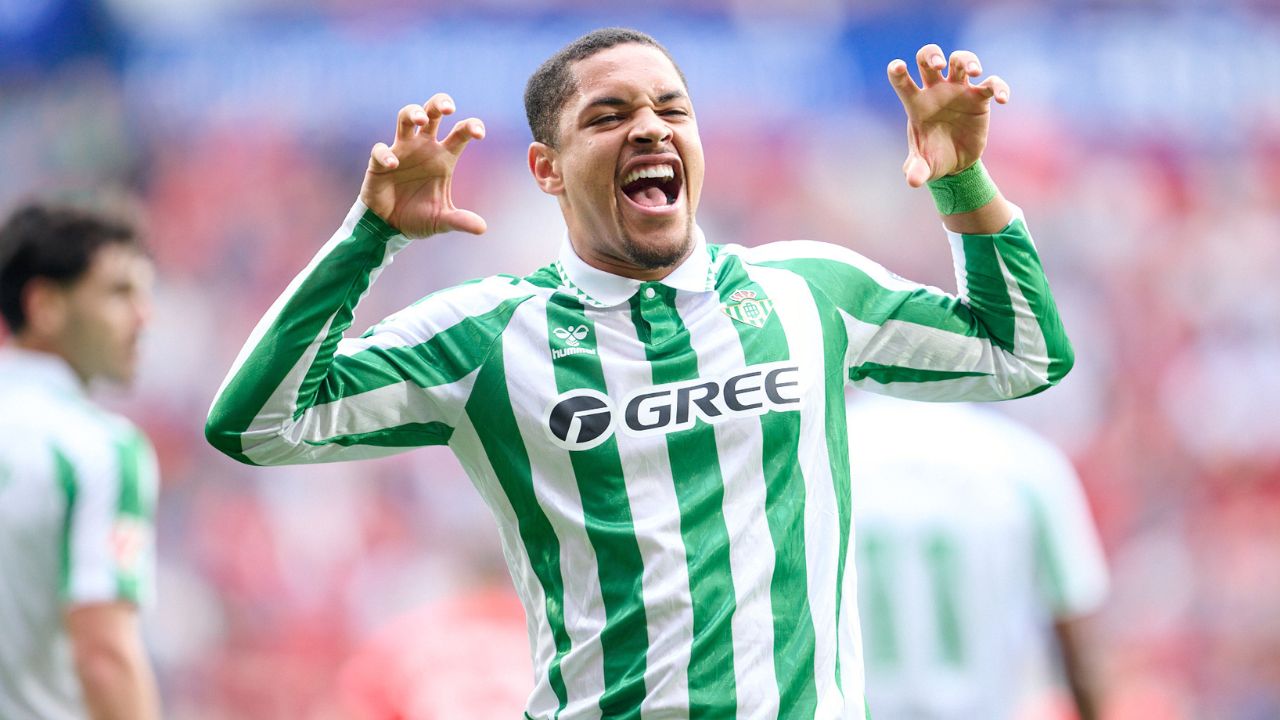 Vitor Roque marca duas vezes em goleada do Betis na Copa do Rei; veja os gols