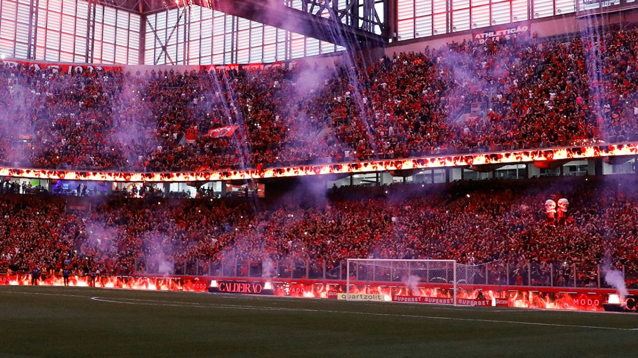 Torcida do Athletico esgota ingressos para jogo contra o Vitória