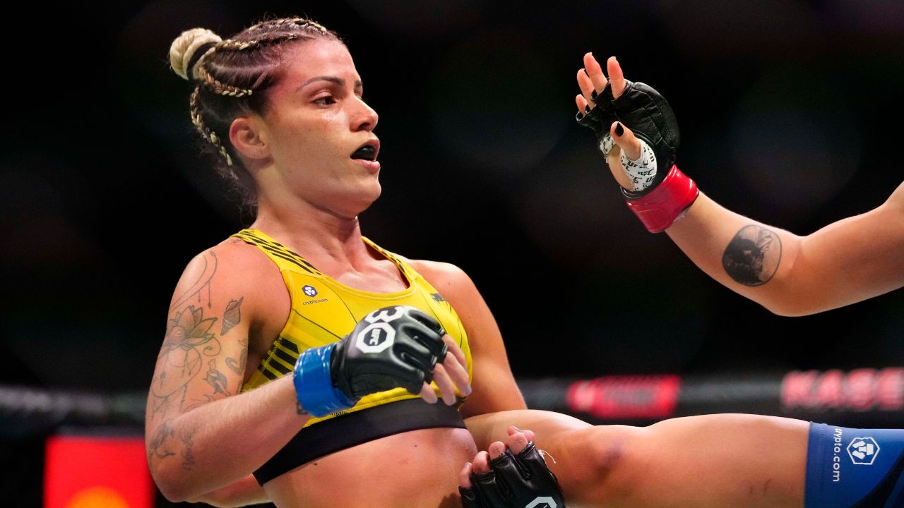 Brasileira detona rival após sofrer golpes em região íntima e faz pedido ao UFC