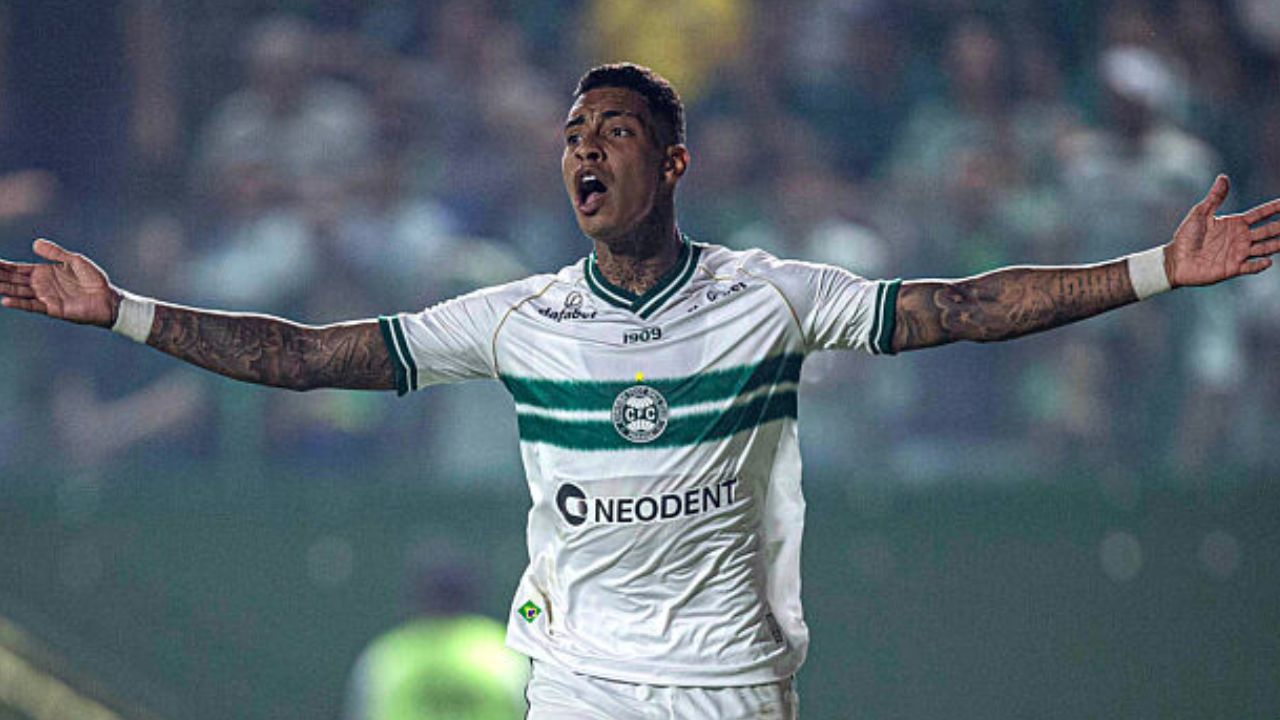 Dispensa de Alef Manga é primeiro acerto do Coritiba para 2025