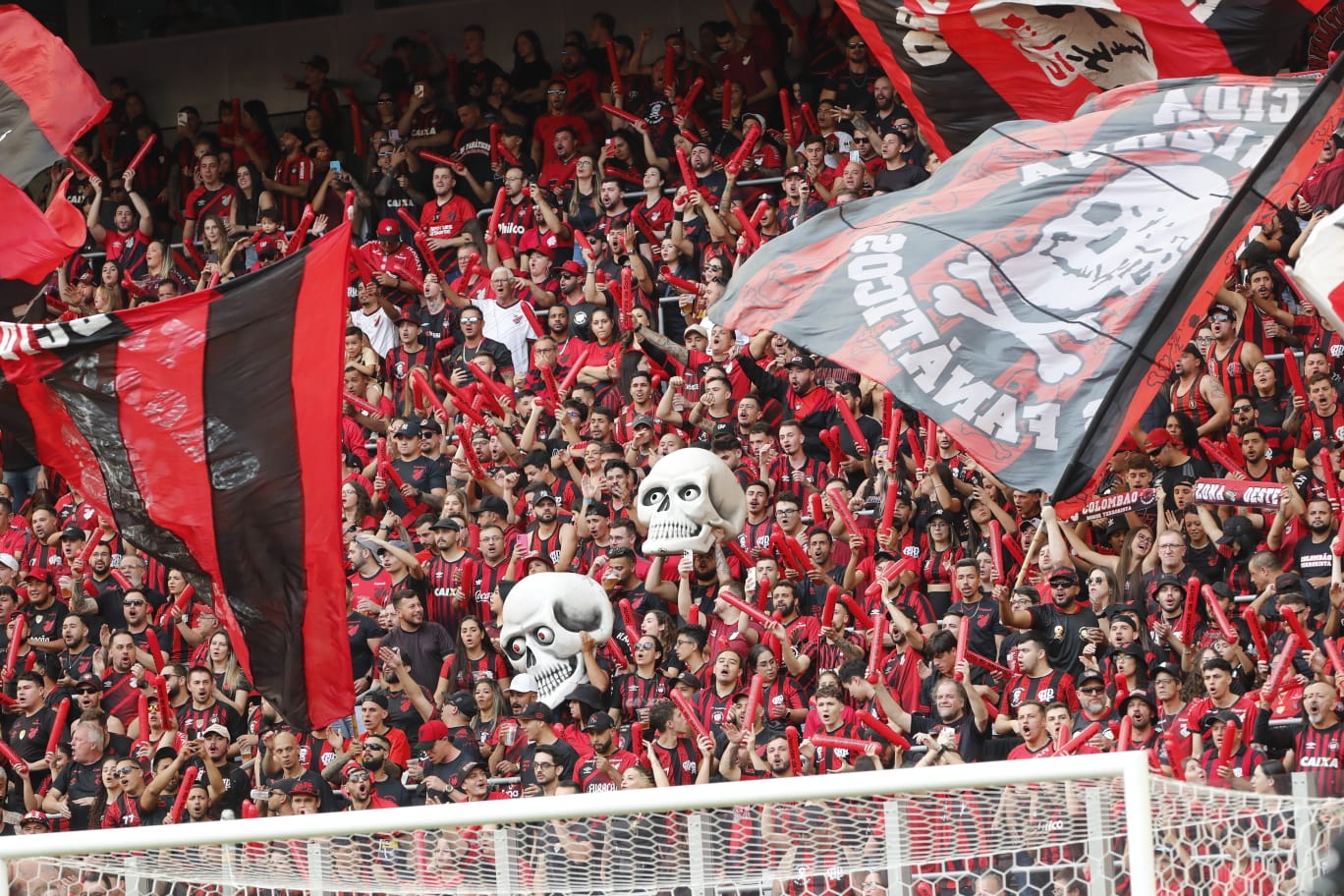 Athletico provoca Coritiba antes de partida decisiva no Brasileirão