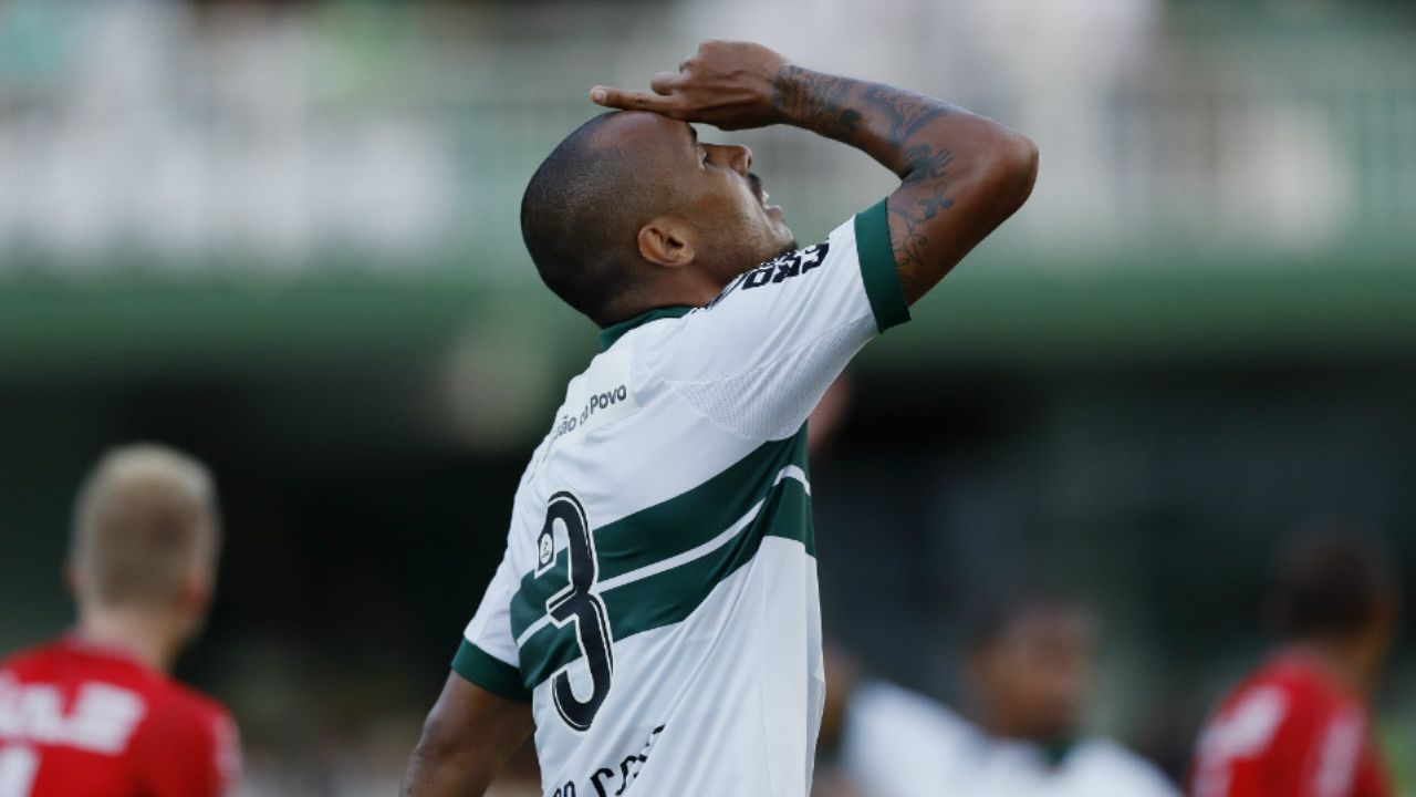 Paraná Clube contrata ex-Coritiba que virou meme por drible desconcertante