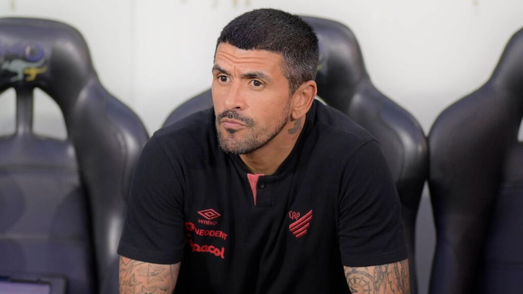 lucho-gonzalez-athletico-fluminense-brasileirao