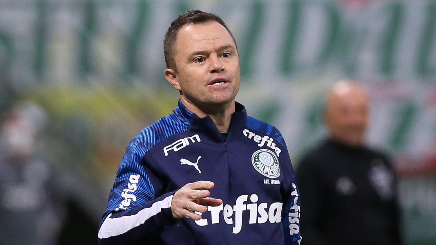 Auxiliar de Abel no Palmeiras deve ser o novo técnico do Athletico