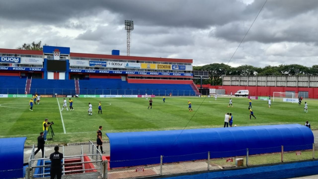 Ex-Barcelona, ídolos na torcida e empresários em ação: Vila Capanema e o Ruralzão em estado puro