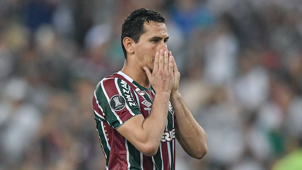 Meia do Fluminense é afastado das atividades por problema no coração