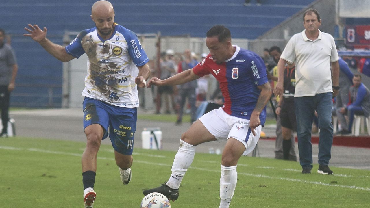 Vaiado, Paraná Clube segue sem vencer no Paranaense e fica pressionado na tabela