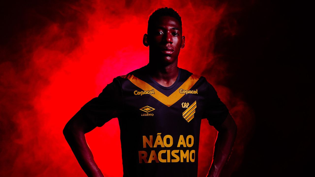  Athletico lança vídeo contra racismo e vai jogar de preto diante do Cianorte: 