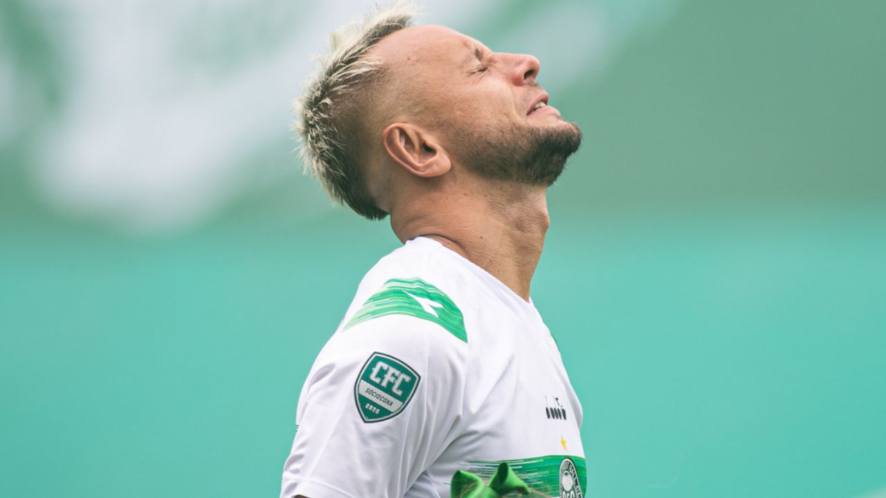 Após polêmica e rescisão, Rafinha se despede do Coritiba: "Capítulo especial"