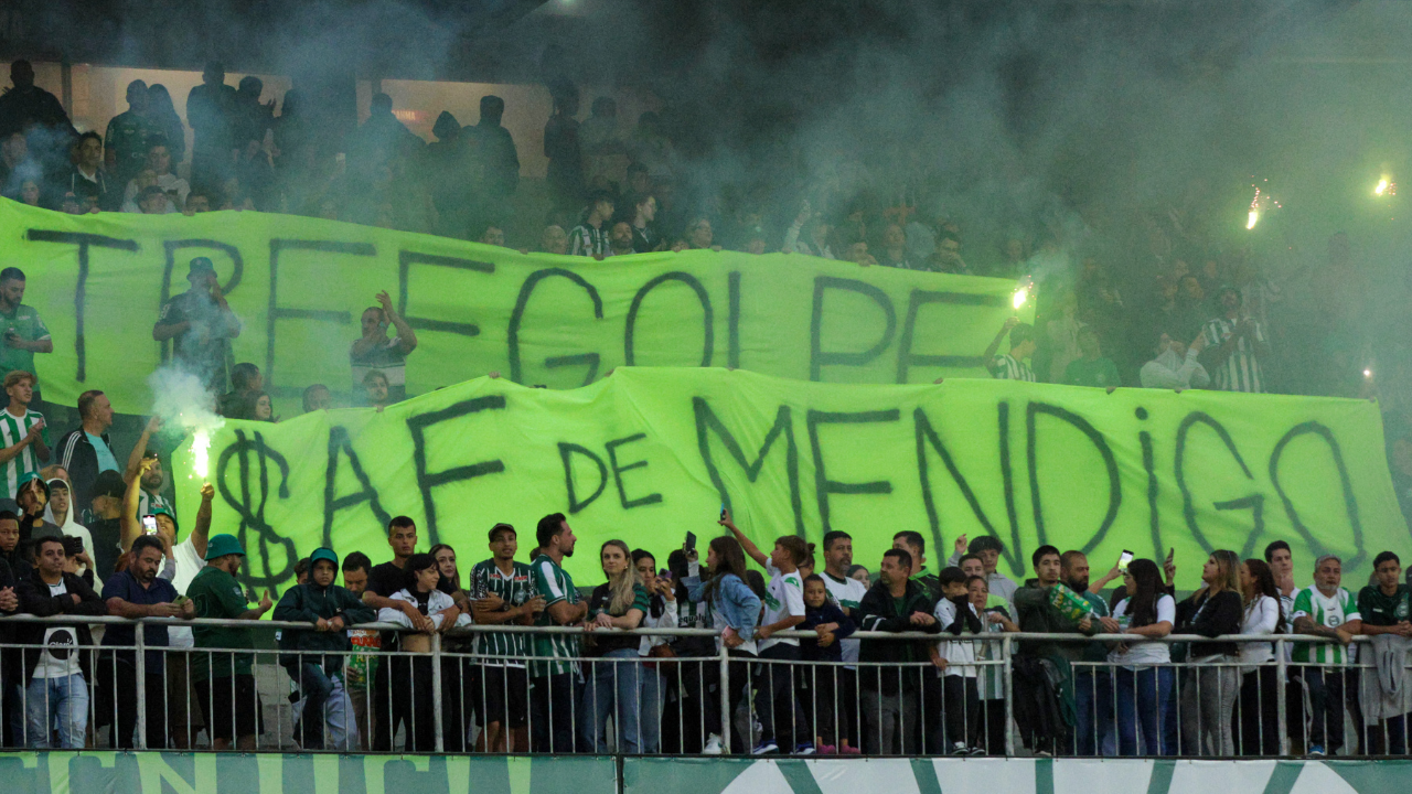 Com acenos de Neymar e protestos, Coritiba é goleado pelo Santos